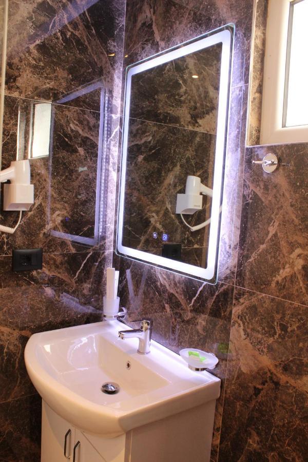 סרנדה Bebi Hotel And Apartments מראה חיצוני תמונה