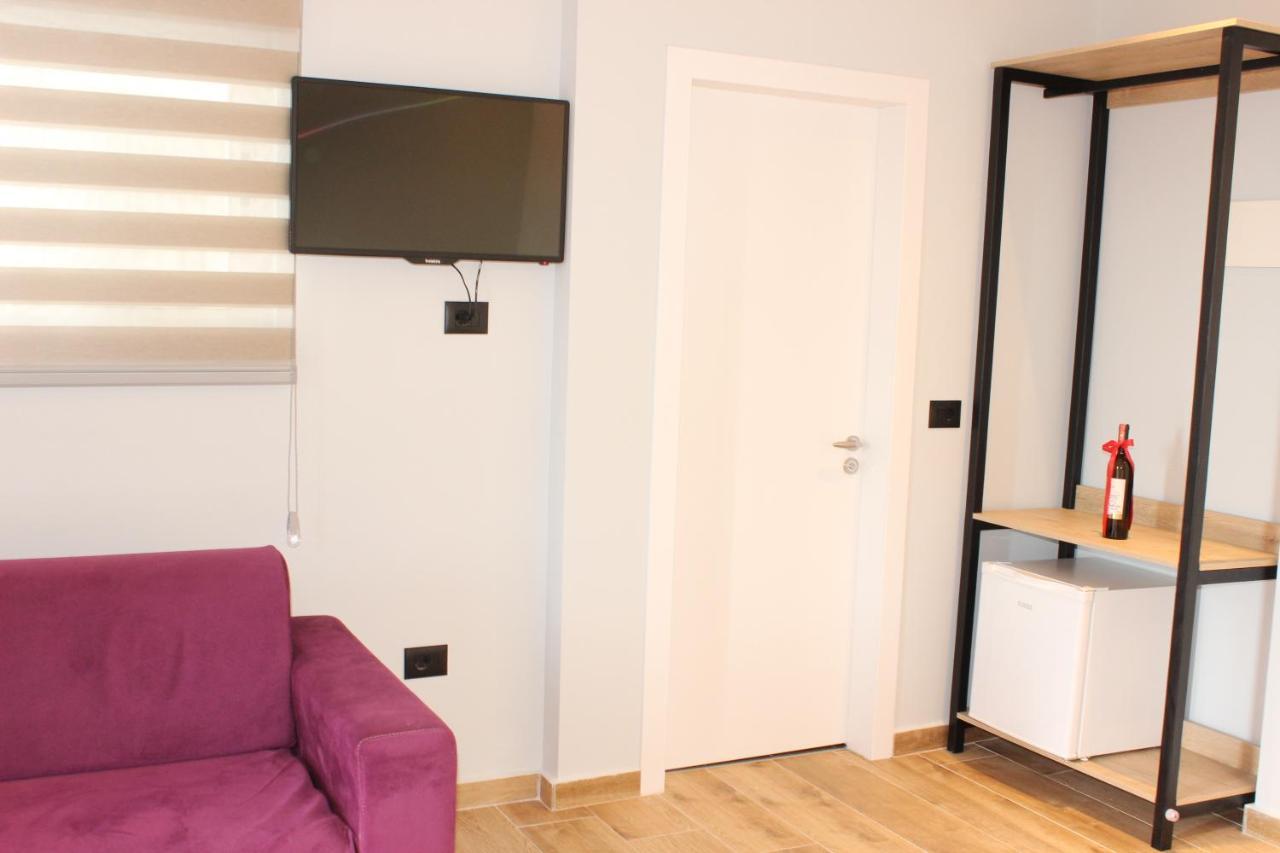 סרנדה Bebi Hotel And Apartments מראה חיצוני תמונה