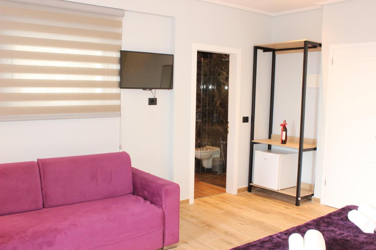 סרנדה Bebi Hotel And Apartments מראה חיצוני תמונה