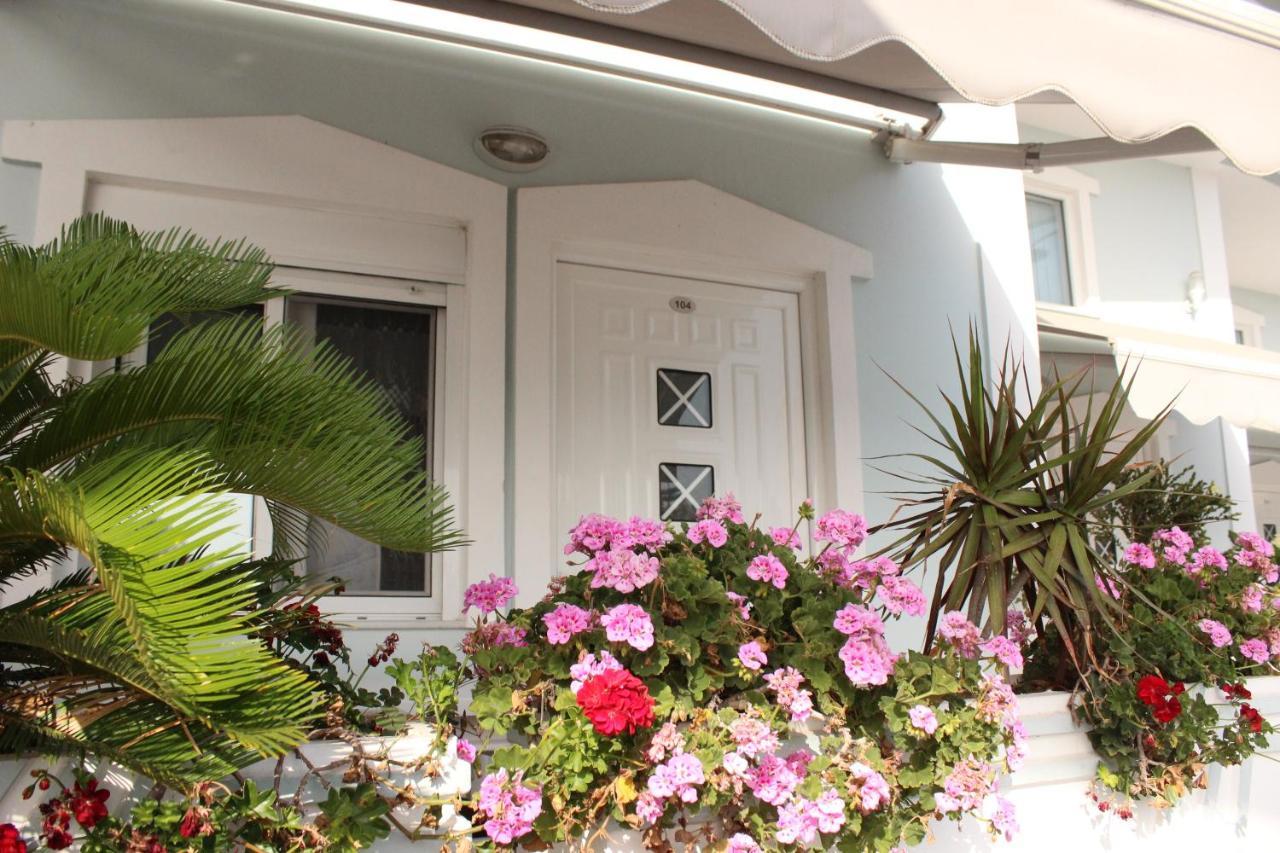 סרנדה Bebi Hotel And Apartments מראה חיצוני תמונה