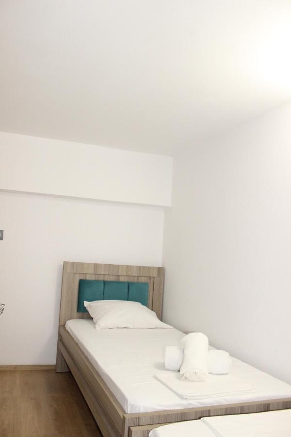 סרנדה Bebi Hotel And Apartments מראה חיצוני תמונה