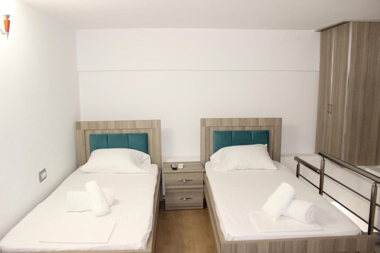 סרנדה Bebi Hotel And Apartments מראה חיצוני תמונה