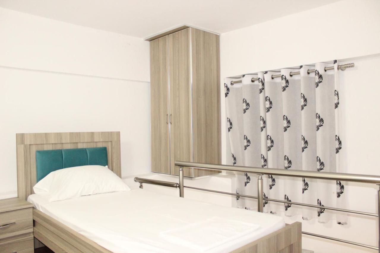סרנדה Bebi Hotel And Apartments מראה חיצוני תמונה