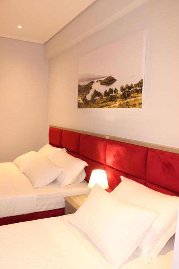 סרנדה Bebi Hotel And Apartments מראה חיצוני תמונה
