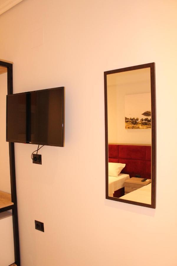 סרנדה Bebi Hotel And Apartments מראה חיצוני תמונה