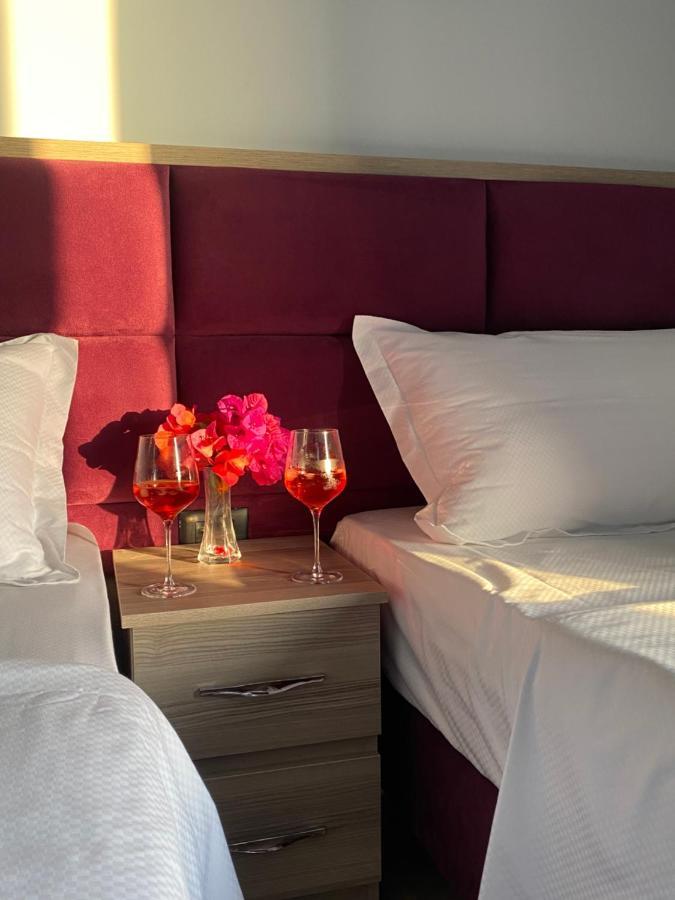סרנדה Bebi Hotel And Apartments מראה חיצוני תמונה