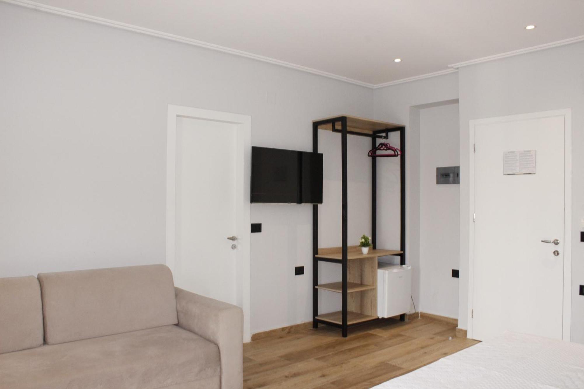 סרנדה Bebi Hotel And Apartments מראה חיצוני תמונה