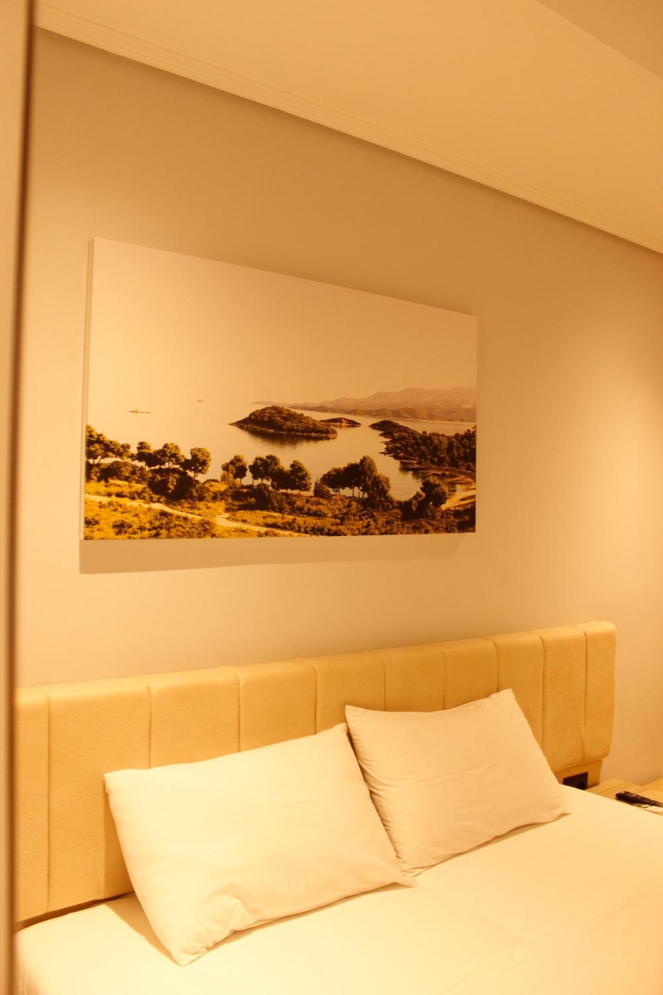 סרנדה Bebi Hotel And Apartments מראה חיצוני תמונה