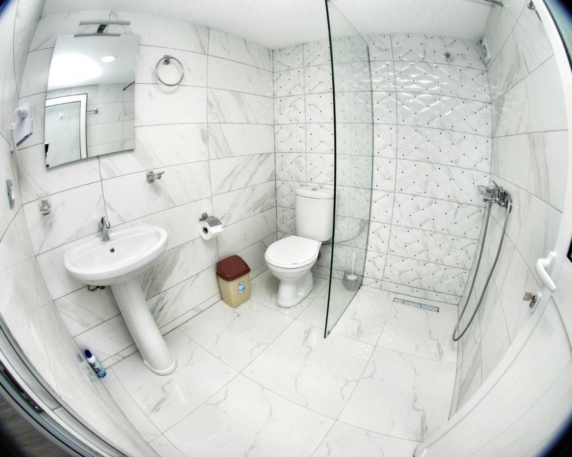 סרנדה Bebi Hotel And Apartments מראה חיצוני תמונה