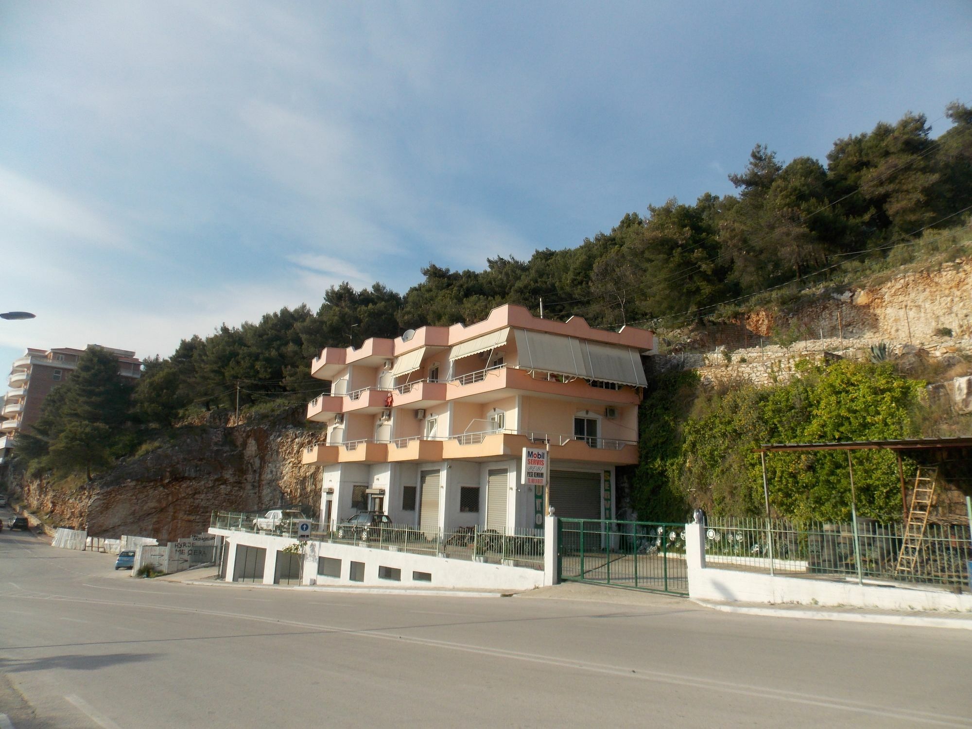 סרנדה Bebi Hotel And Apartments מראה חיצוני תמונה