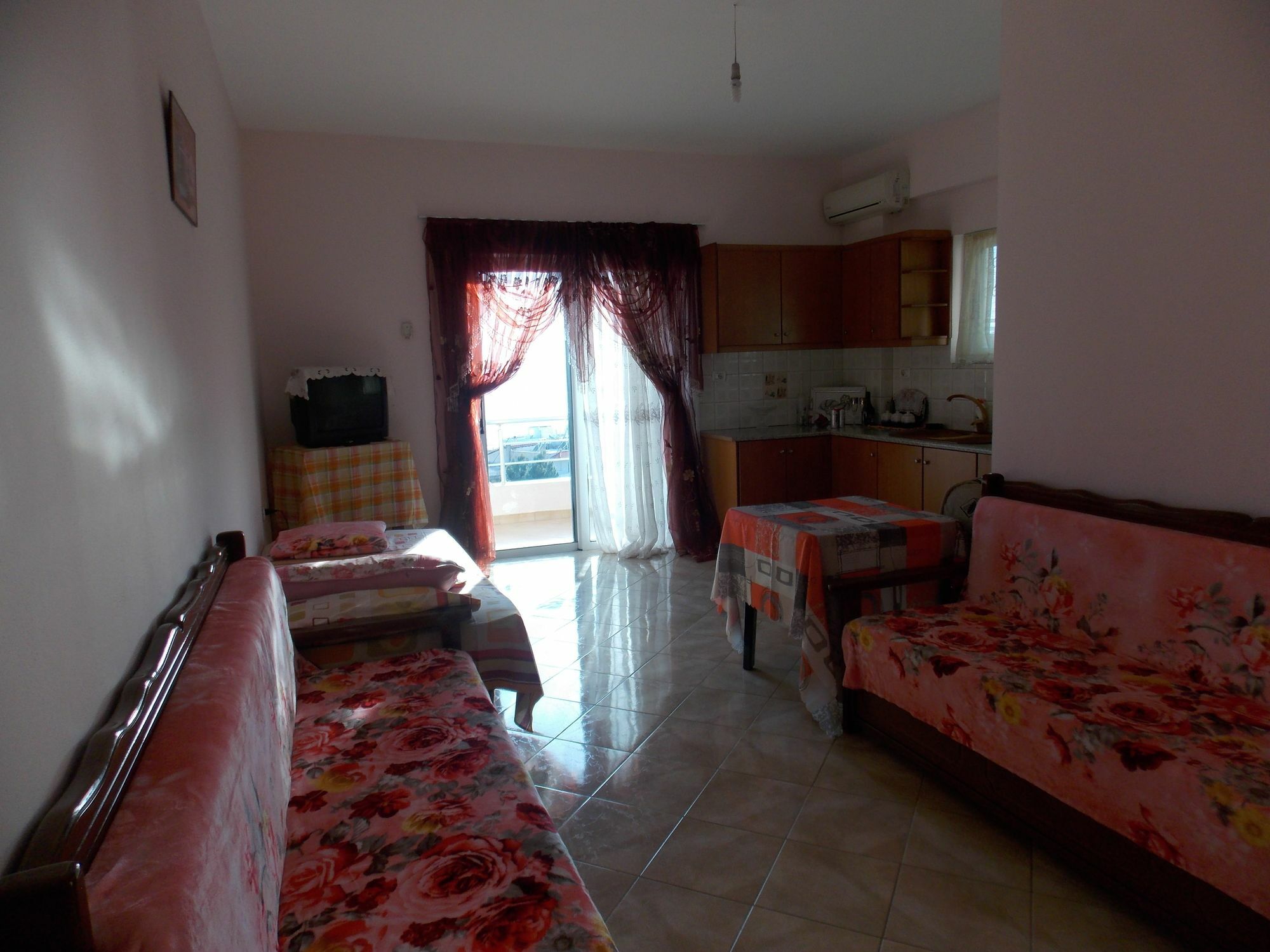 סרנדה Bebi Hotel And Apartments מראה חיצוני תמונה