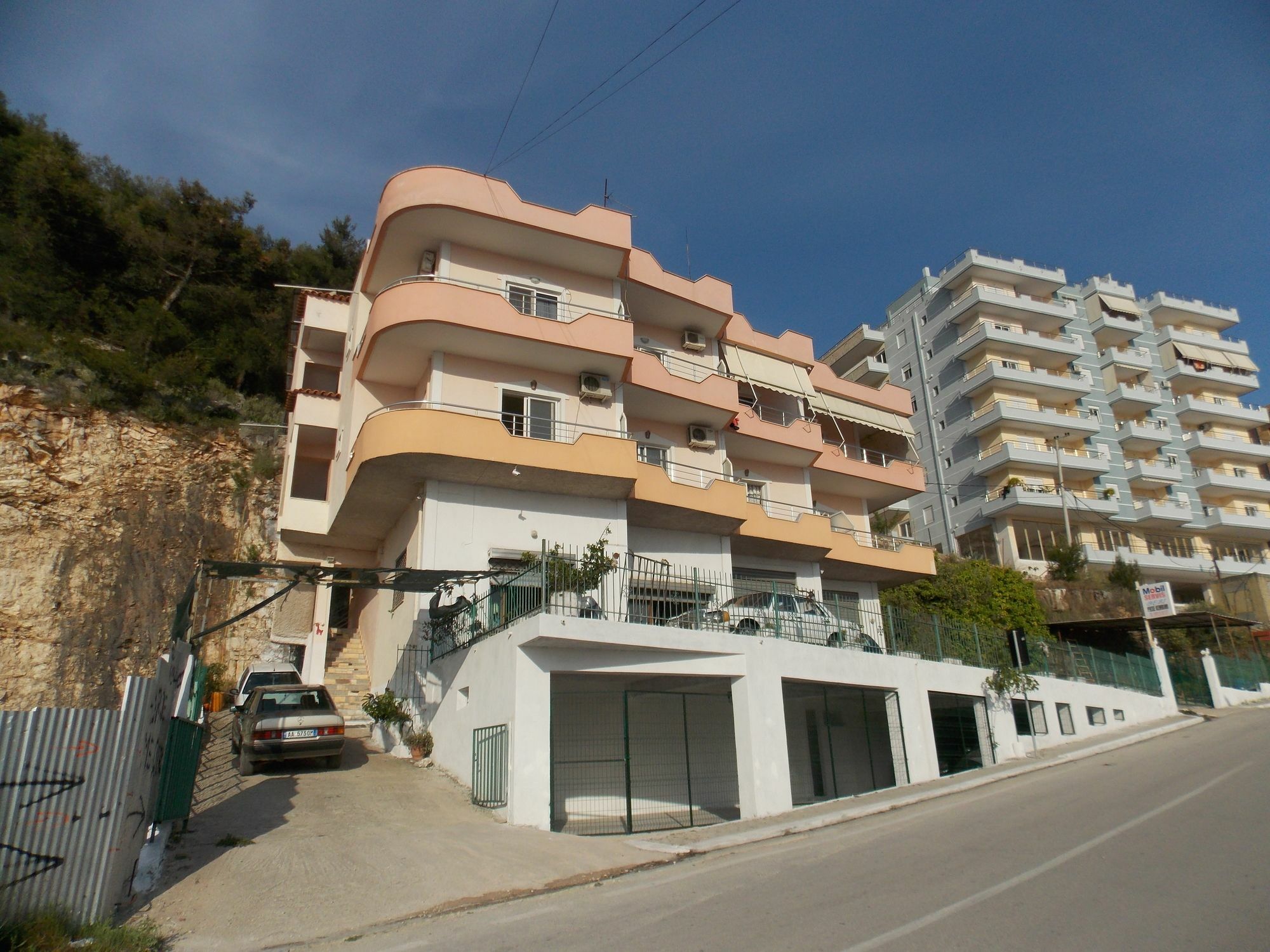 סרנדה Bebi Hotel And Apartments מראה חיצוני תמונה