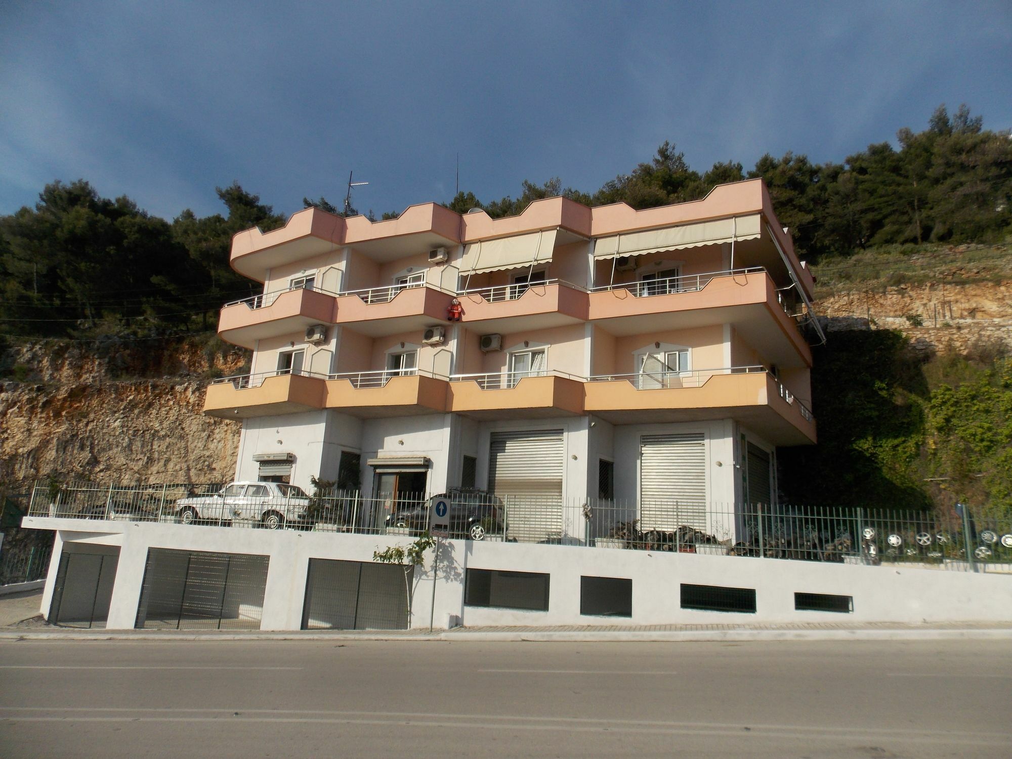 סרנדה Bebi Hotel And Apartments מראה חיצוני תמונה